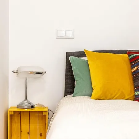 Apartment Artsy Retreat In The Heart Of