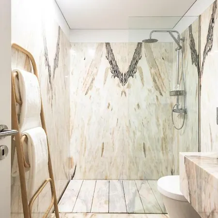 Artsy Retreat In The Heart Of Porto