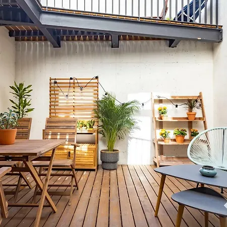 Apartment Artsy Retreat In The Heart Of