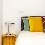 Apartamento Artsy Retreat In The Heart Of